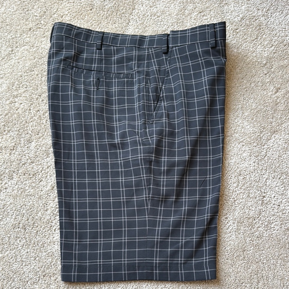 Jos. A. Bank Leadbetter Golf Gray Checkered Men's Flat Front Shorts